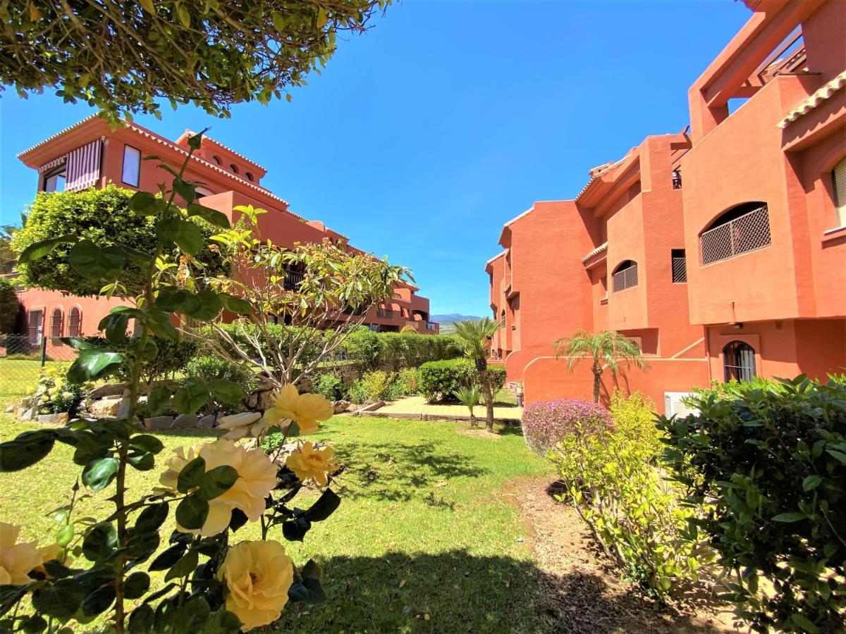 Sea View Penthouse Apartment With Hot Tub - Casa Bella Vista, Buenas Noches , Estepona Kültér fotó