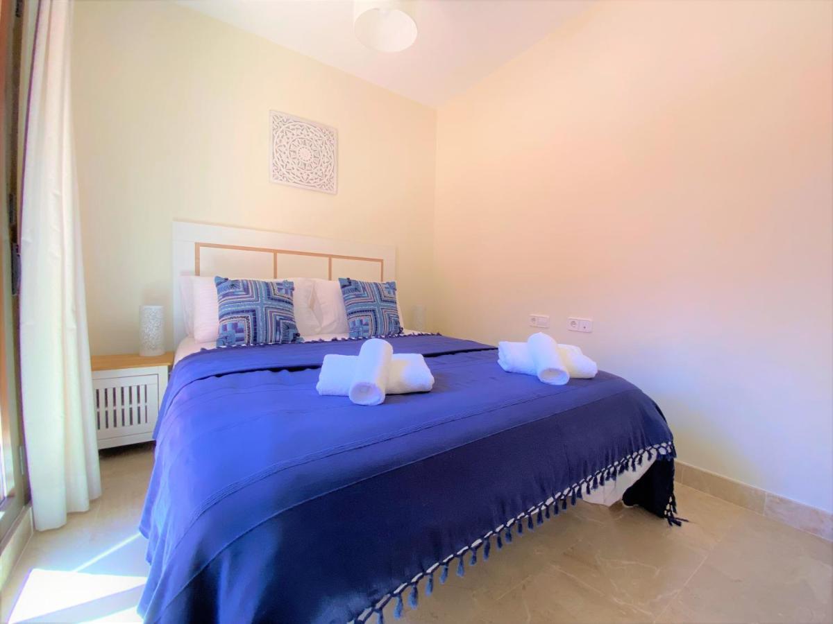 Sea View Penthouse Apartment With Hot Tub - Casa Bella Vista, Buenas Noches , Estepona Kültér fotó