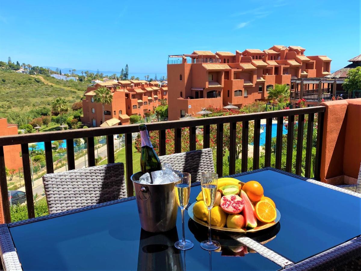 Sea View Penthouse Apartment With Hot Tub - Casa Bella Vista, Buenas Noches , Estepona Kültér fotó