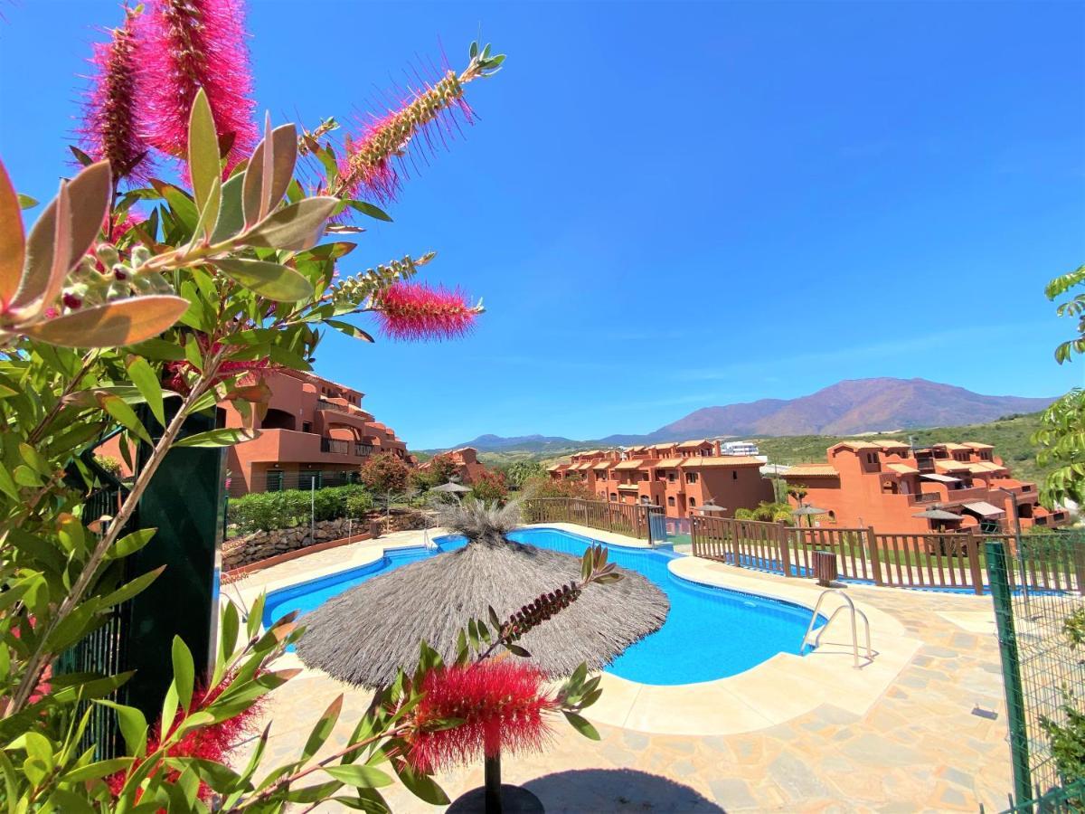 Sea View Penthouse Apartment With Hot Tub - Casa Bella Vista, Buenas Noches , Estepona Kültér fotó