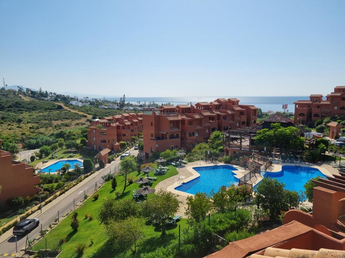 Sea View Penthouse Apartment With Hot Tub - Casa Bella Vista, Buenas Noches , Estepona Kültér fotó