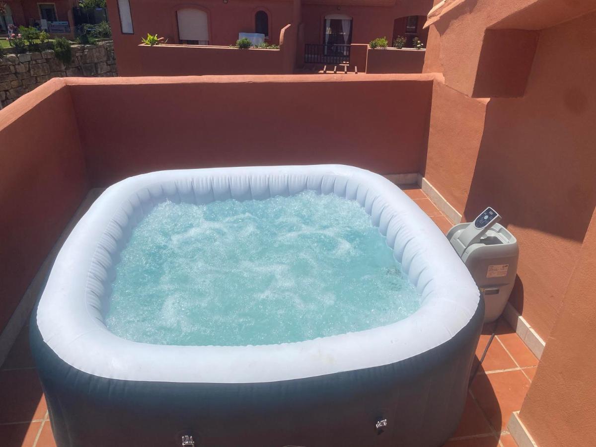 Sea View Penthouse Apartment With Hot Tub - Casa Bella Vista, Buenas Noches , Estepona Kültér fotó