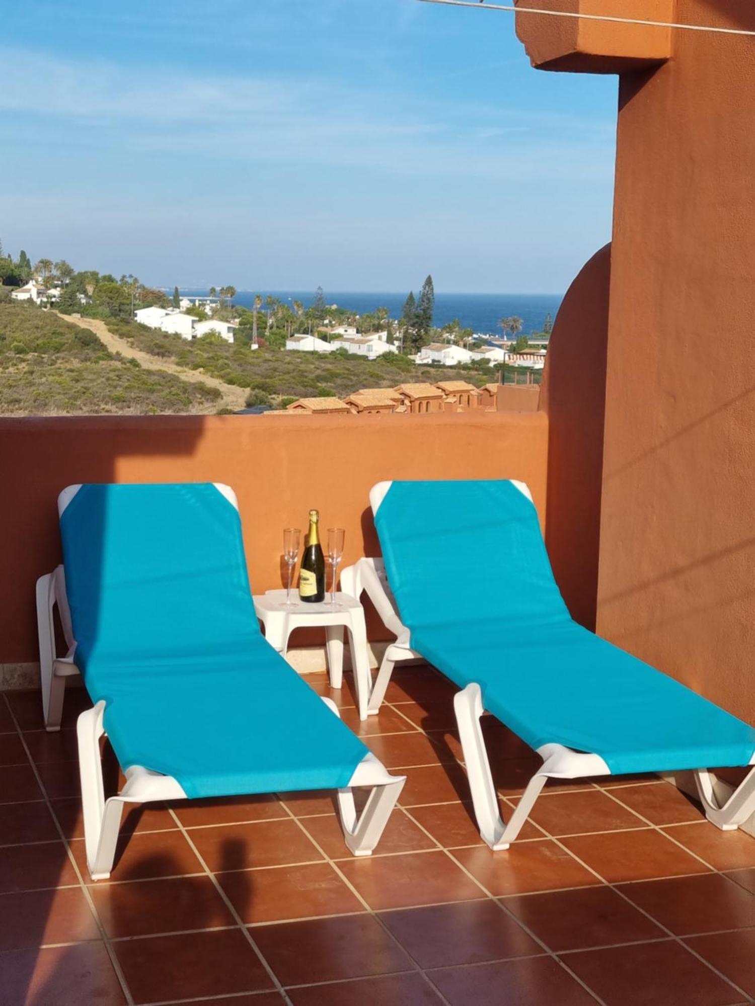Sea View Penthouse Apartment With Hot Tub - Casa Bella Vista, Buenas Noches , Estepona Kültér fotó