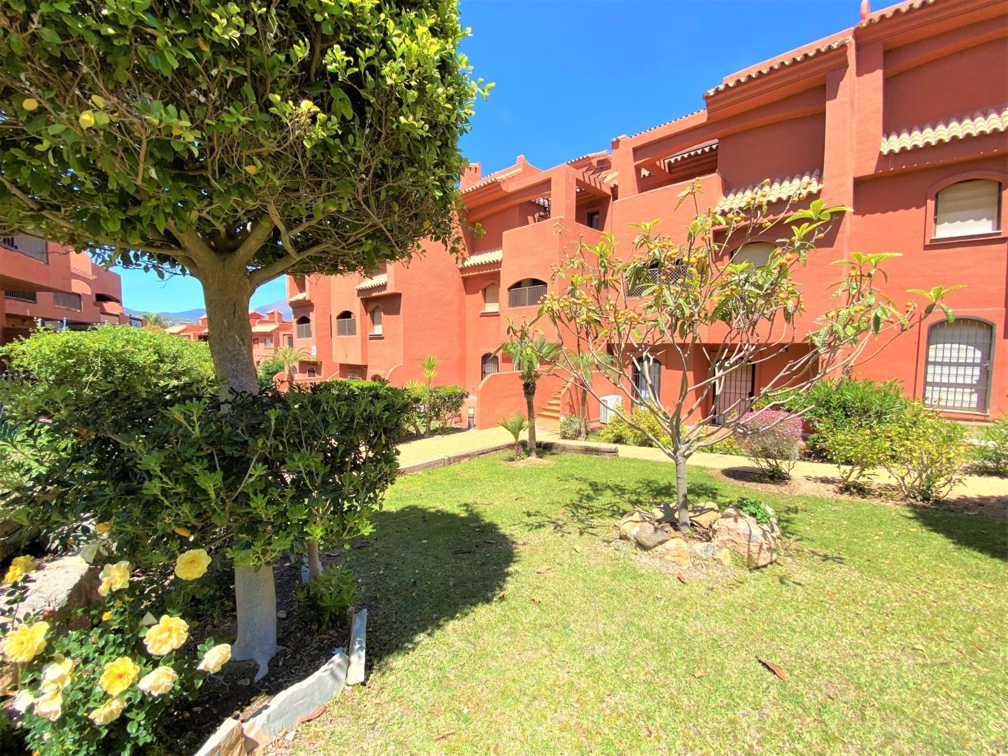 Sea View Penthouse Apartment With Hot Tub - Casa Bella Vista, Buenas Noches , Estepona Kültér fotó