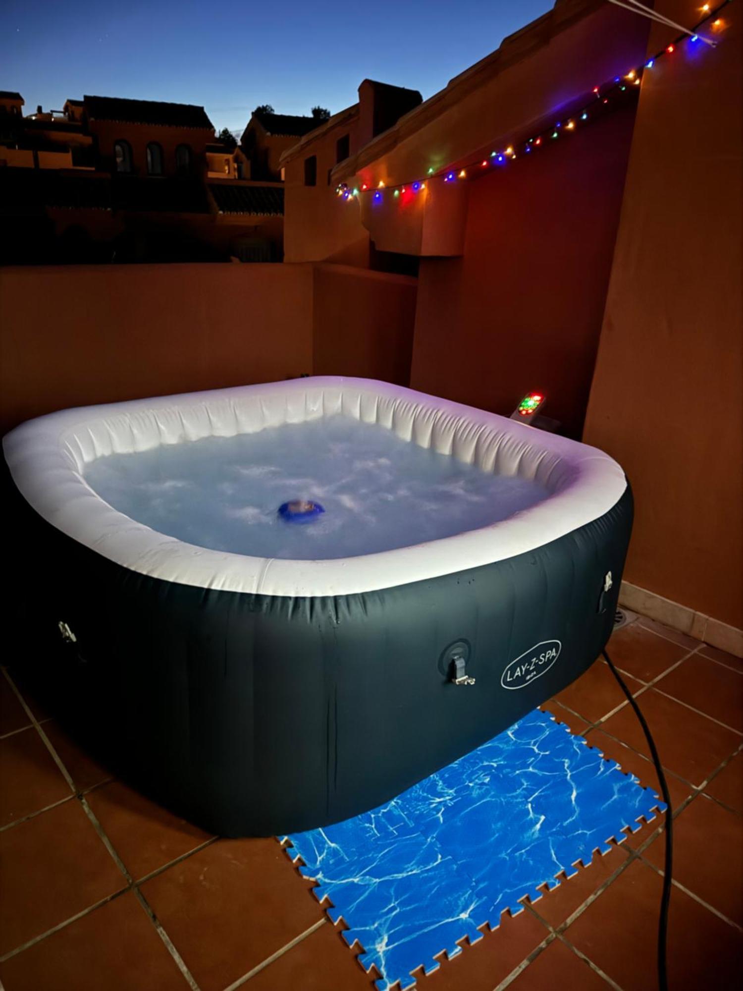 Sea View Penthouse Apartment With Hot Tub - Casa Bella Vista, Buenas Noches , Estepona Kültér fotó