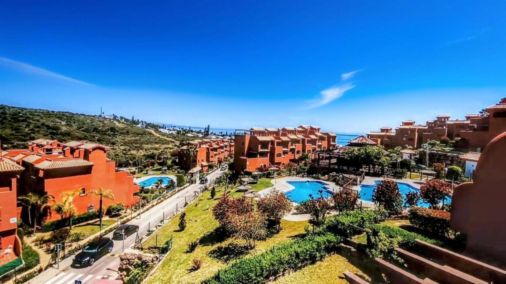 Sea View Penthouse Apartment With Hot Tub - Casa Bella Vista, Buenas Noches , Estepona Kültér fotó